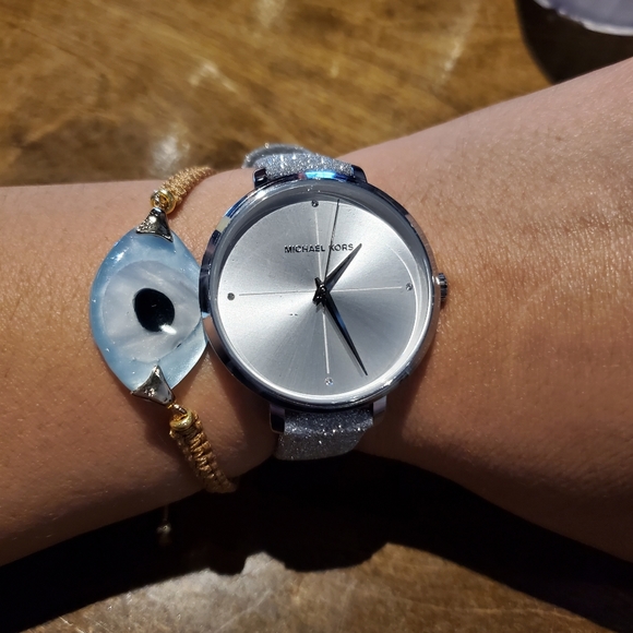 🥈Micharl Kors watch🥈 - Picture 5 of 7